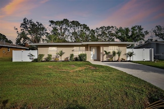 831 Searcy Ave, Sarasota, FL 34237