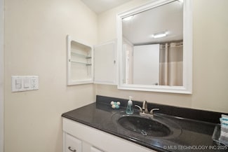 450 W 7th St Unit 908, Tulsa, OK 74119