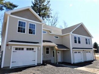 8 Sidetrack Ln, Springvale, ME 04083