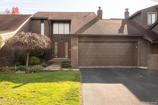 2115 Bordeaux St, West Bloomfield, MI 48323