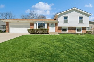 1030 Partridge Ln, Lake Zurich, IL 60047