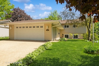 253 Cottonwood Rd, Buffalo Grove, IL 60089