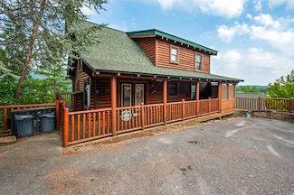 2301 Hollow Branch Way, Pigeon Forge, TN 37862