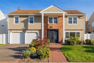 4047 Greentree Dr, Oceanside, NY 11572