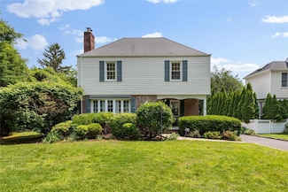 89 Clinch Ave, Garden City, NY 11530