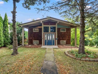 733 S 27th St, Sheboygan, WI 53081