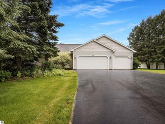 865 Clyde Lee Dr, Traverse City, MI 49696