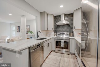 2221 Lovedale Ln Unit 202B, Reston, VA 20191