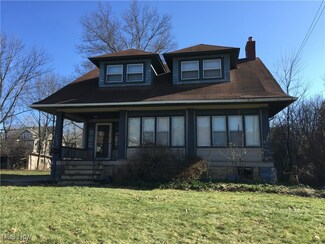 3186 Whitethorn Rd, Cleveland, OH 44118