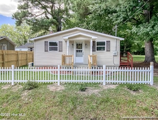 204 Pinewood Ave, Elizabeth City, NC 27909