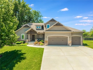 1570 Woodland Rd, Greenwood, MO 64034