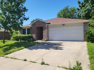 1028 Mazourka Dr, Arlington, TX 76001