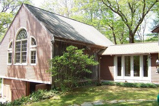 31 Hunting House Ln, North Scituate, RI 02857