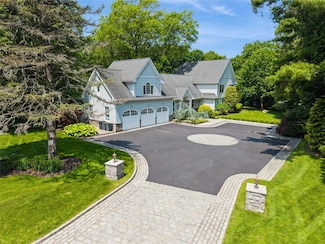 3 the Brae, Woodbury, NY 11797