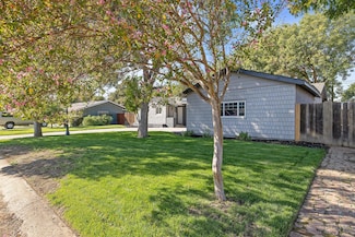 2424 W Fairview Ct, Visalia, CA 93277