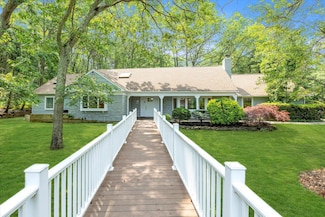 2 Westbourne Ln, Melville, NY 11747