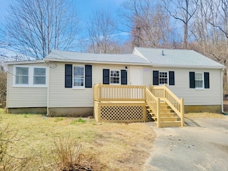 379 Main St, Mashpee, MA 02649