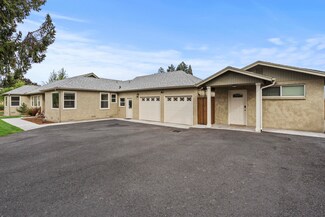 1961 Cloverlawn Dr, Grants Pass, OR 97527