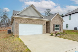 200 Ridge View Cir, Jemison, AL 35085