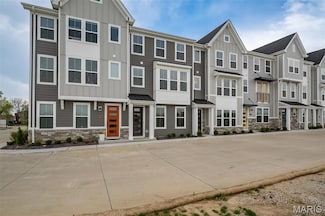 8911 Gateway Cir, St. Louis, MO 63144