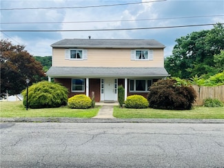 421 Toledo Dr, New Kensington, PA 15068