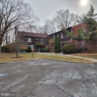 904 Meadow Woods Ln, Lawrence Township, NJ 08648