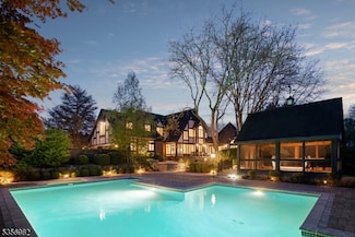 11 Kerby Ln, Mendham, NJ 07945