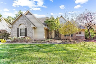 7185 Aaronway Dr, Orchard Lake, MI 48324