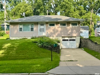 918 25th St, Bettendorf, IA 52722