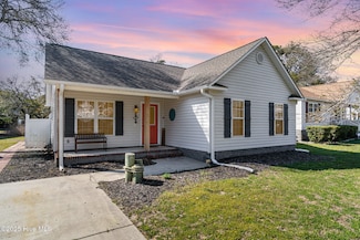 117 NE 13th St, Oak Island, NC 28465