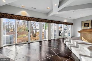 203 Sunshine Lakes Dr, Voorhees, NJ 08043