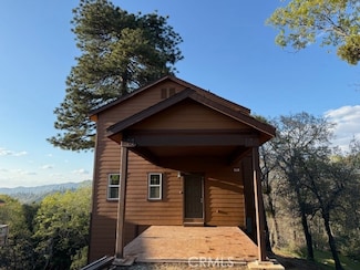 373 Davos Dr, Crestline, CA 92325