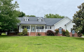 1957 Lakebrook Cir, Dandridge, TN 37725