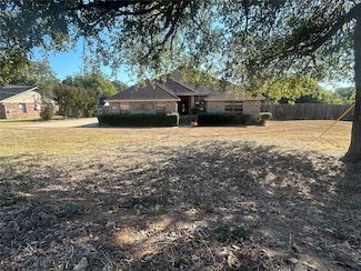 107 Hickory Ln, Weatherford, TX 76086