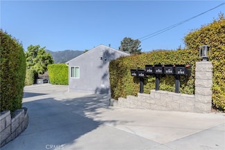 2700 Prospect Ave, La Crescenta, CA 91214