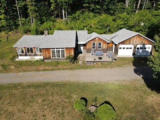 438 Mohawk Trail, Greenfield, MA 01301