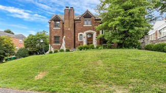 7230 S Winchester Dr, Saint Louis, MO 63121