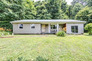 2246 E Yellowwood Ln, Martinsville, IN 46151