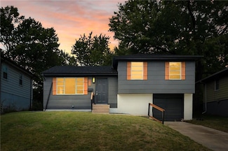 8032 NE San Rafael Dr, Kansas City, MO 64119