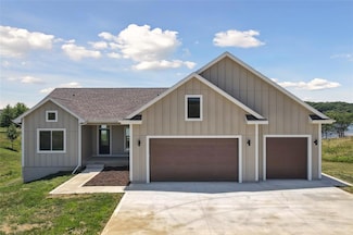29727 N Bay Ct, Moravia, IA 52571