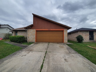 9526 Misty Bridge St, Houston, TX 77075