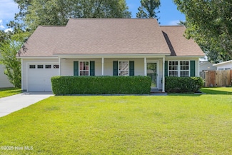 719 Oak Branches Close SE, Leland, NC 28451