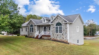 101 Little Creek Rd, Moneta, VA 24121