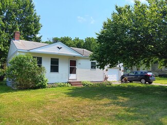 95 Fairfield St, Oakland, ME 04963