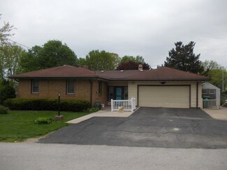 104 E Park Ave, Runnells, IA 50237
