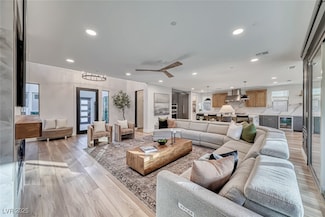 365 Crown Mesa Ave, Las Vegas, NV 89138