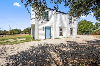 158 Lakeshore Dr, Runaway Bay, TX 76426