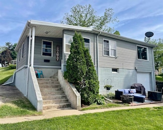 1395 Brown Ave, Dubuque, IA 52001