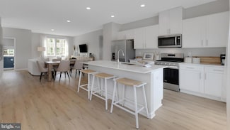 22 Baybreeze Dr, Waretown, NJ 08758
