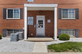 8140 Crestview Dr Unit M, 1, Sterling Heights, MI 48312